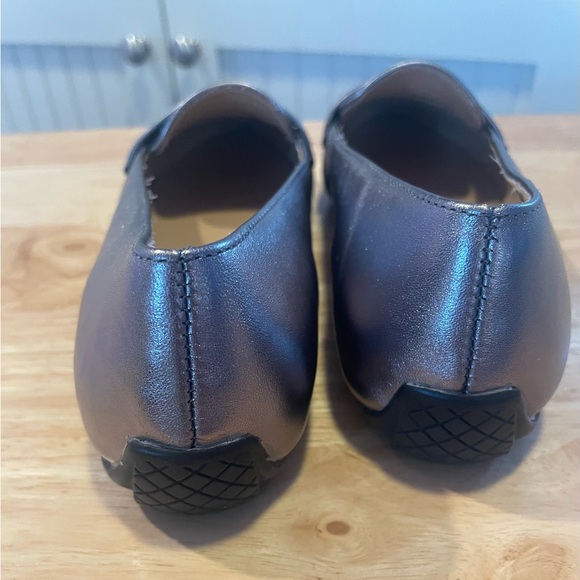 Talbots Womens Francesca Tasseled Silver Metallic Leather Driving Flats size 7 - Picture 5 of 10